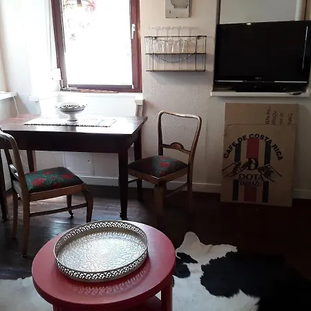 Cosy Upcyclinghaus Mit Mediterranerterrasse Klotten