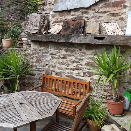 Cosy Upcyclinghaus Mit Mediterranerterrasse * Klotten