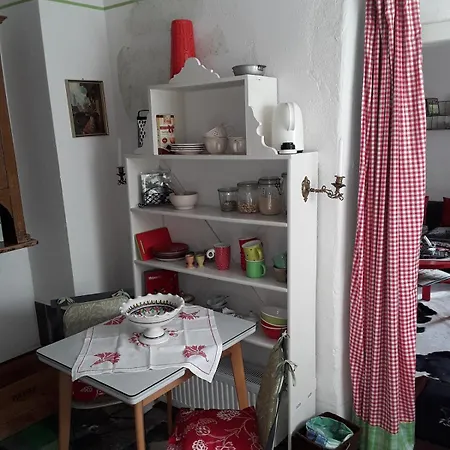 Cosy Upcyclinghaus Mit Mediterranerterrasse Klotten