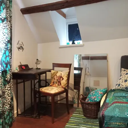 Cosy Upcyclinghaus Mit Mediterranerterrasse Klotten