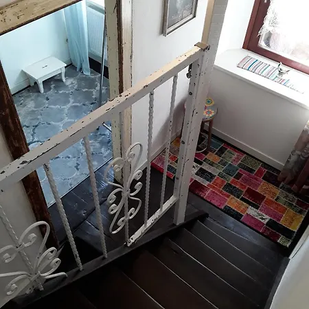 Cosy Upcyclinghaus Mit Mediterranerterrasse